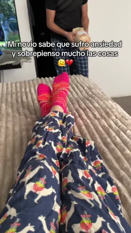 Todos que tenemos ansiedad necesitamos un lindo regalo así…🥹🥰 #sorpresa #regalo #peluche #peluchequerespira #ansiedad Tengo ansiedad y es muy difícil dormir en las noches. Pero este peluche burro que respira me calma y me ayuda a dormir. Tiene 4 modos, con movimiento, sonidos de respiración, música, y luz. Sus movimientos de respiración me relajan y me ayudan a dormir. ¿A quién se lo regalarías? 