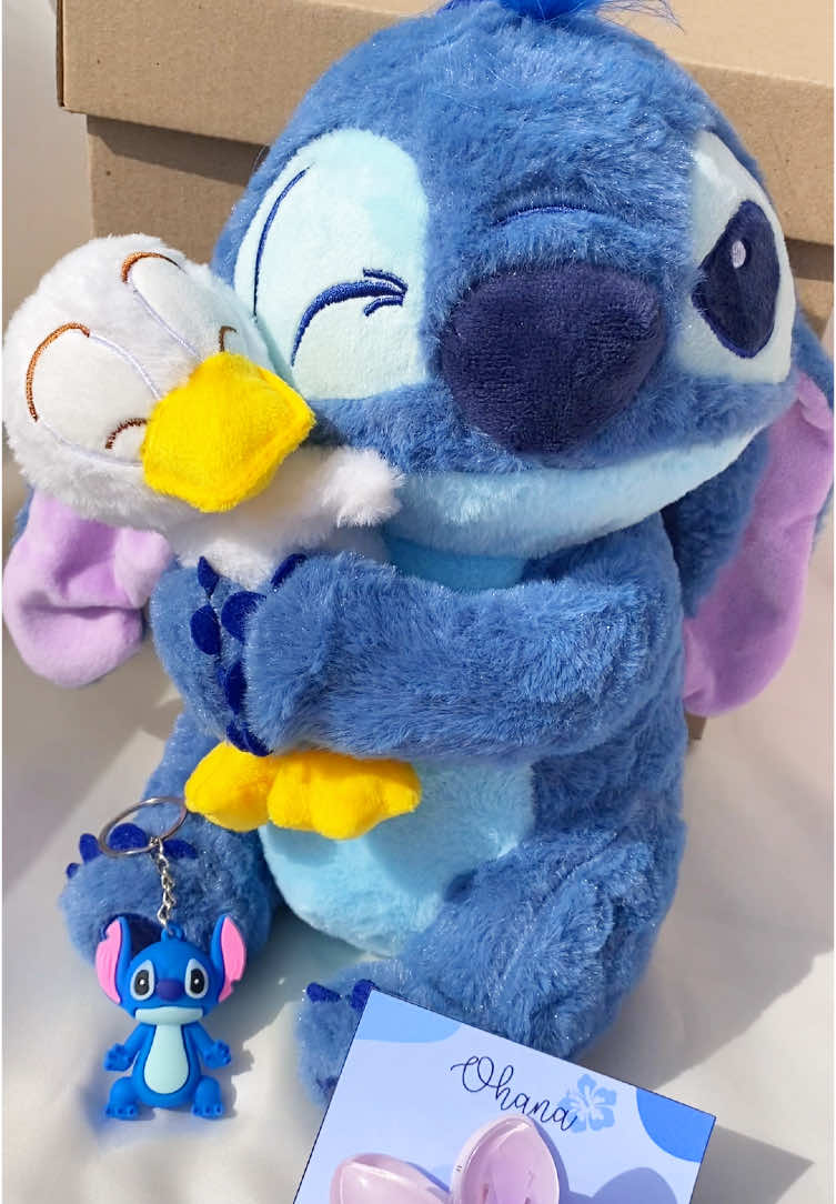 Manito arriba si ustedes también quieren un peluche de Stitch con su patito💙 ✨ #stitch #liloandstitch #stitchlover #regalospersonalizados #regaloparaminovia #peluchestitch 
