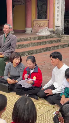 Trải nghiệm học hát chèo.