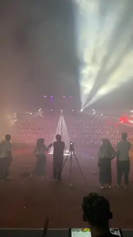 Ayo agendakan acara anda#berandatiktok #lightingsemarang #rentallightingsemarang #tukanglighting #arlighting #eventsemarang #kelulusan #bandungan24jam #ambarawa24jam #smanegerituntang #lightingkelulusan 