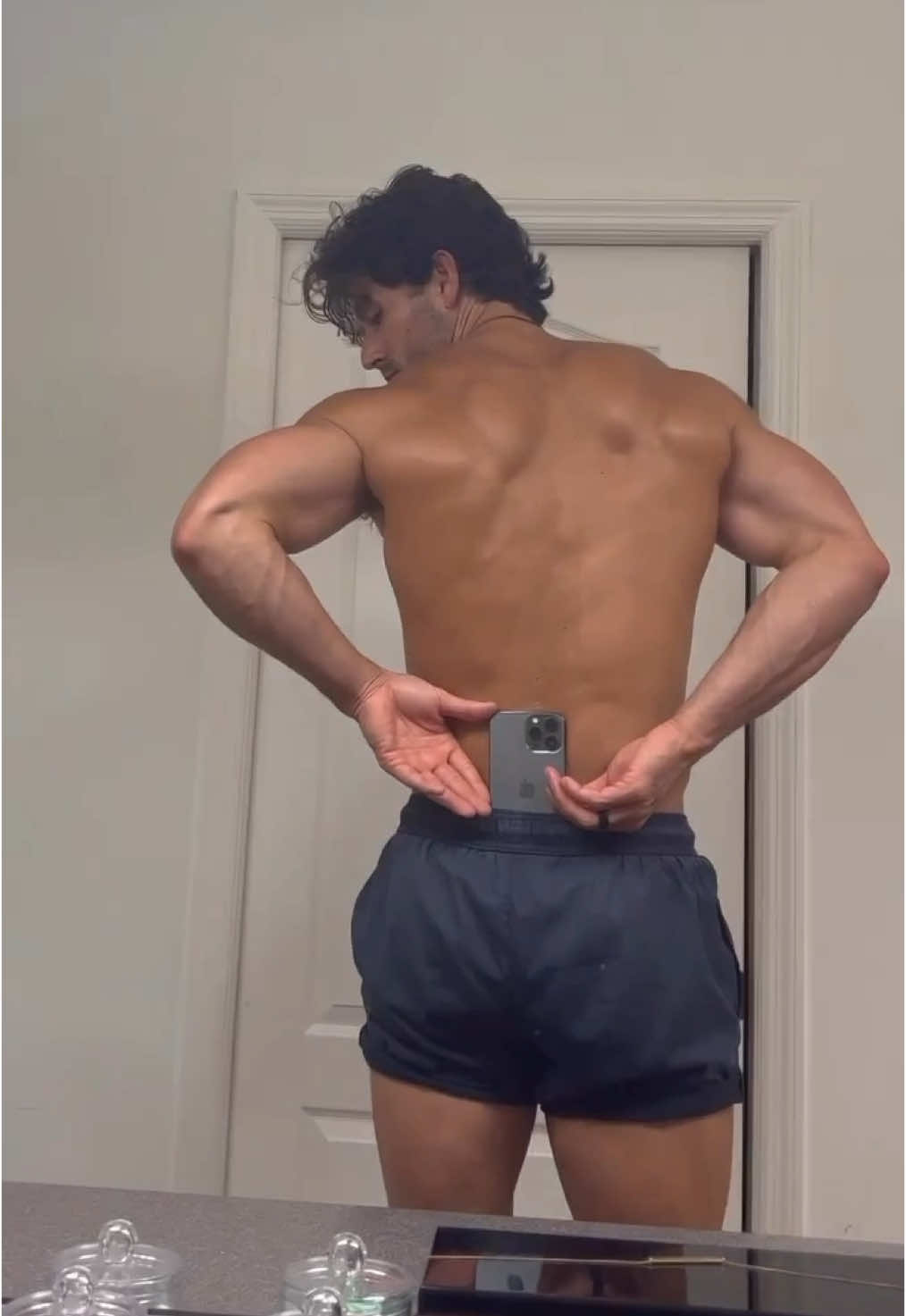 The guys needs a tripod, but y’all need to practice Spanish on HelloTalk 