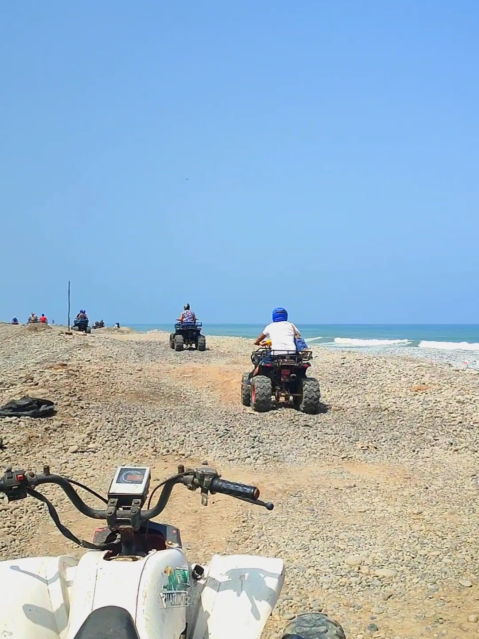 A full adrenalina en cuatrimotos en Cerro Azul en el Tour Lunahuaná ☀️🩵 #aventura #adrenalina #cerroazul #tour #destino #viaje #viajar #peru🇵🇪 #enjoy #enjoy #paratii 