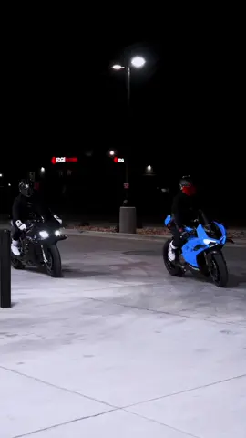 Idek what’s going on #fyp #ducati #panigale #v4 #ducativ4 #utah #bikelife #motorcycle #moto #lambo #lamborghini #lamborghinisto #agv #bmw #s1000rr 