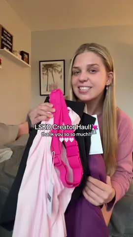 wow this feels unreal🥹🥹 try on coming soon🫶🏼 @LSKD #lskd #lskdcreator #runningoutfit #runningfit #runningbelt #oversizedhoodie #lskdrunning #runtok #runnergirl #runnerthings #racedayoutfit 
