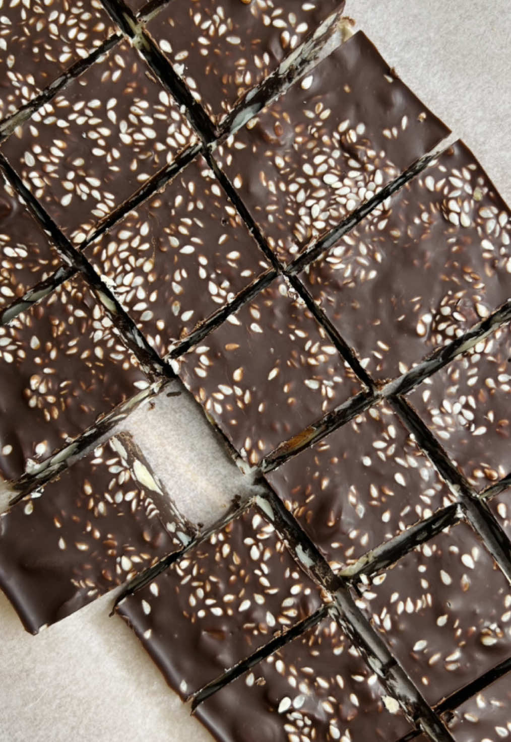 All you need: 200g vegan chocolate, to melt  2.5 TBS tahini (good quality) 1/8 cup each of: roasted cashews, pecans, almonds and macadamia nuts. 1 TBS sunflower seeds  Topping: sesame seeds Method: 1. Melt the chocolate and add in all of the ingredients minus the sesame seeds. 2. Pour into a tin lined with baking paper. 3. Spread the mixture out and top with sesame seeds. 4. Place in the fridge for 40 minutes or until set. 5. Enjoy! #nobake #nobakerecipe #dairyfree #dairyfreerecipe #veganrecipe 