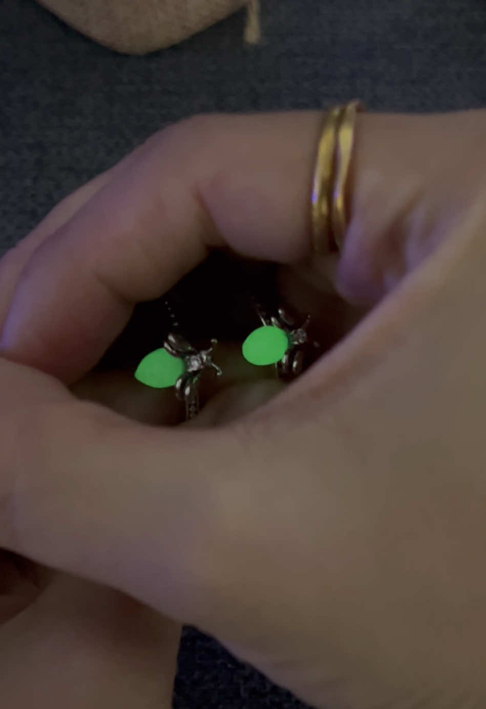 💎✨someone help I can't stop looking at my hand🥳 #evangelinering #princessandthefrog #frogring #evangeline #firefly #fireflyjewelry #glowinthedark #glowinthedarkjewelry #tiktokshopmothersday #spotlightfinds 