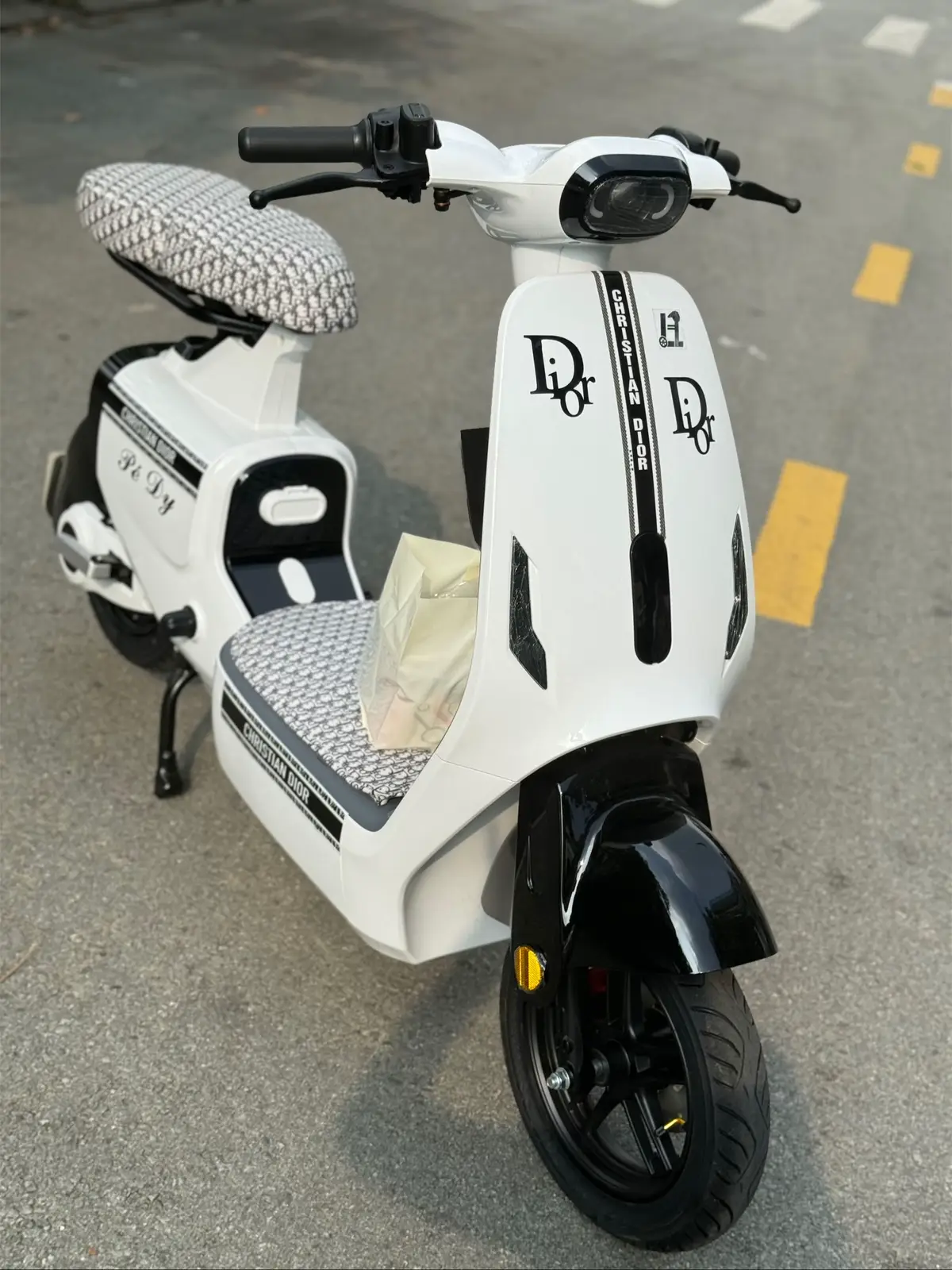 Trắng đen Dior mãi đỉn.hhh  Sang xịn  Phanh đĩa  Số lùi  3 tốc độ lái  12.8 full phụ kiện 💥