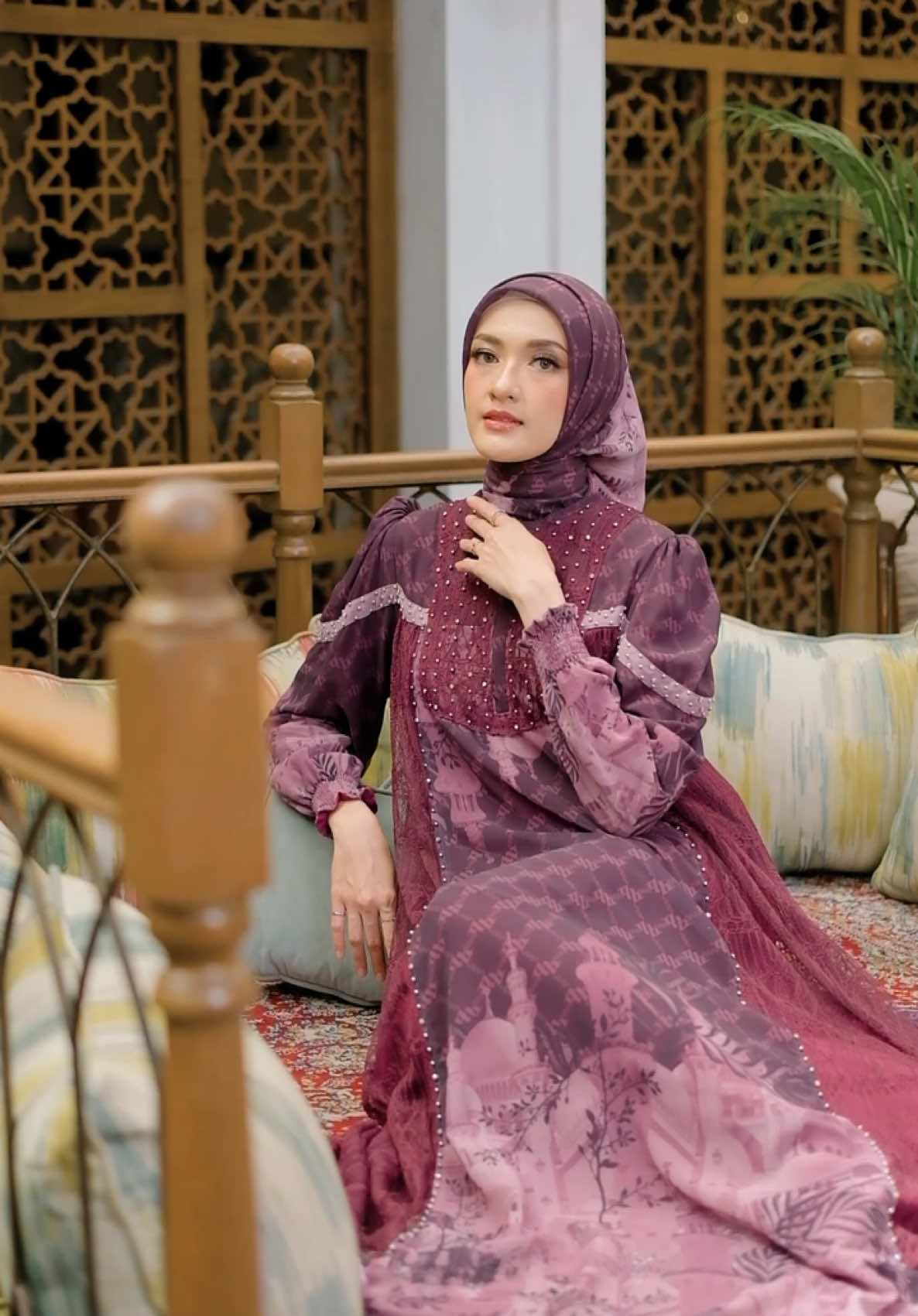 ✨ Dress Mayeesha Tercantik Ini! ✨ Simpel tapi sparkling, shining, shimmering 💖 Manik-maniknya? Auto termewah dan super elegan! 💎 Buat bunda yang mau tampil anggun tanpa ribet, ini jawabannya! #alcavella #gamiskekinian #gamiskondangan #gamismewah #gamiscantik #produkviral #jangkauanluas 