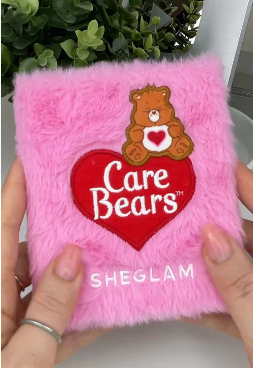 🥰 Feels like a teddy bear… but it’s a makeup palette?! ASMR swatching the CUTEST collab ever – SHEGLAM x Care Bears! Warning: extreme softness and nostalgia ahead  @SHEGLAM #a#asmrm#makeupasmrs#sheglamc#carebearsc#cutestpalettem#minimakeupa#aestheticmakeupb#BeautyTokv#viralvideom#makeuphacksp#pinkvibesf#fluffymakeupunboxing 