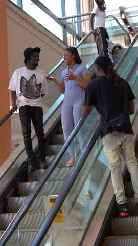 Escalator prank🤣 #fyp #xyzbca #viral 