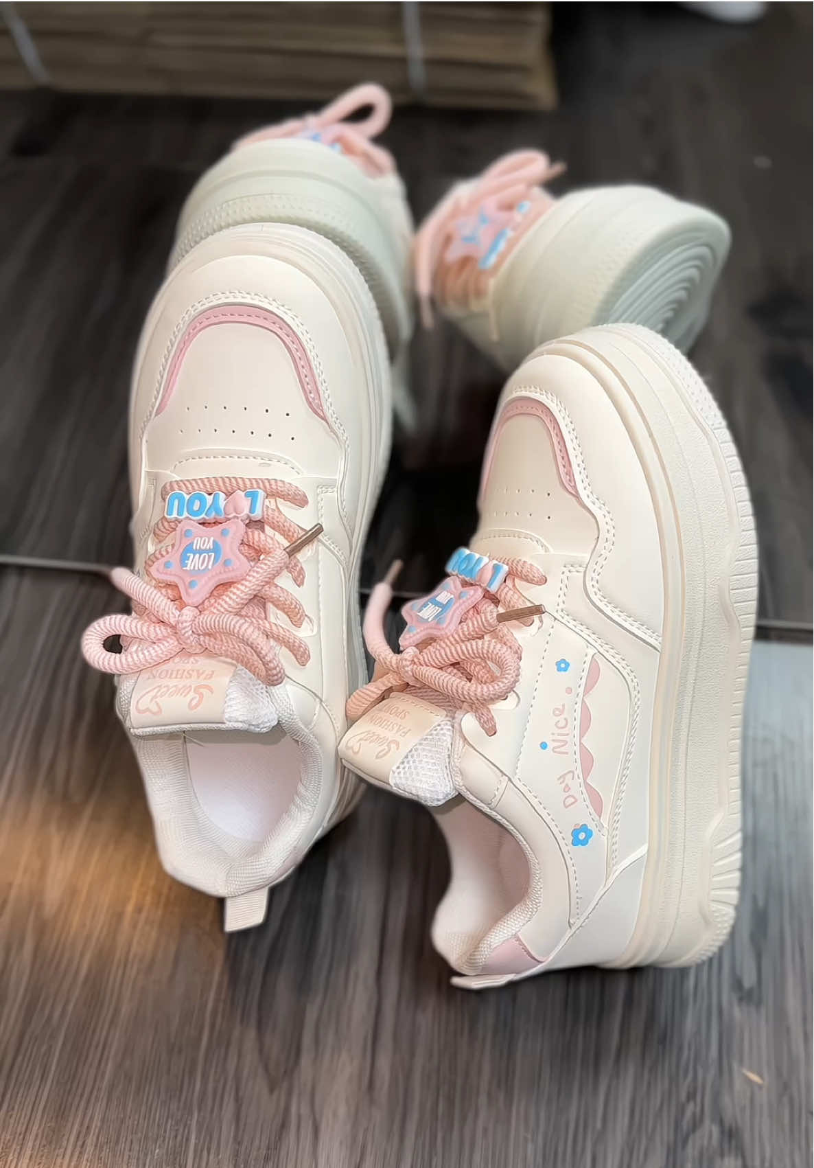 Quá xinh mỗi tôi nhanh hết hàng 😂😂 #giaythethao #giày #giaynu #reviewgiaydep #giaysneaker #xuhuong #giaydep #phukienthoitrang #goclamdep 