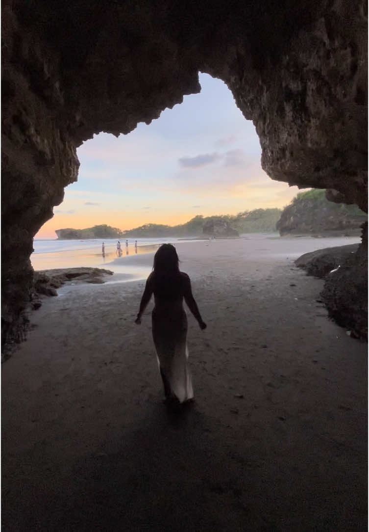 Nih mentahan nya aja udah secantik ini.. apalagi kalo di kasih saund🥵. #fypp #madasari_guide🏖 #goaviral #pantai #vibes 