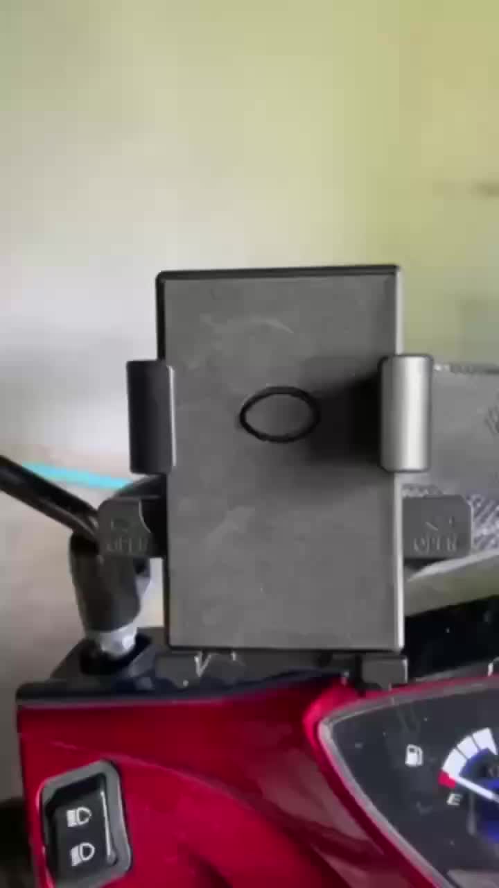 ที่วางโทรศัพท์ขี่จักรยานมั่นคงและไม่สั่นหมุนได้360°。เหมาะสําหรับโทรศัพท์มือถือ 4.5-7 นิ้วเข้ากันได้กับโทรศัพท์มือถือส่วนใหญ่