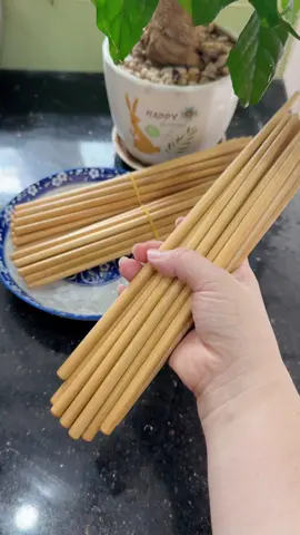 Có nhà nào vẫn giữ thói quen dùng đũa tre như nhà mình không #trame2con #muataitiktok #duatretaybac