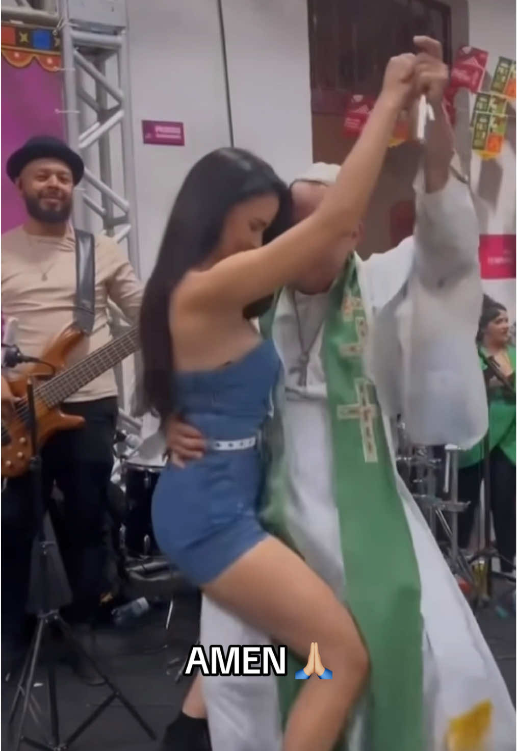 El Padre Bailador 😳 #bailando #lambada #fypシ #padrebailando #amen #holyweek #semanasanta #catholictiktok #dance #happy #music #paratiiiii #latinostiktok #iykyk #prayers #friday #viernessanto #priest #father 