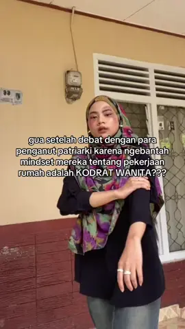 singkatnya, KODRAT WANITA ITU ADALAH HAL YG TIDAK ADA/TIDAK BISA TERJADI & TIDAK DAPAT DILAKUKAN OLEH LAKI-LAKI. SEBAGAI CONTOH ADALAH MENSTRUASI, HAMIL, NIFAS, DAN MENYUSUI.  kalau hanya sebatas pekerjaan rumah mah laki juga bisa kali. APALAGI NGURUS ANAK! karena itu BUKAN HANYA TANGGUNG JAWAB ISTRI. tapi TANGGUNG JAWAB BERSAMA (SUAMI DAN ISTRI) SEBAGAI ORANG TUA.  #stoppatriarchy #patriarki #kodratwanita #kodratperempuan 