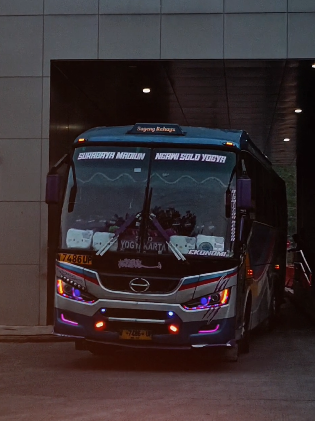 All New Bismillah Reborn 86 😈🚀 • W 7486 UP • Mas Supri ft Mas Rosyid • Surabaya - Solo - Jogja • Economy Class  @official.bismillah86 @widiherlmbng_  #sugengrahayu #sgloverstiktok #sumberselamat #busmania #sglovers #fyp 