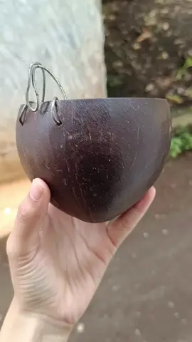 Tempat pakan ayam terbuat dari tempurung kelapa ori😉✅ #pakanayam #tempatpakanayam #fypage 