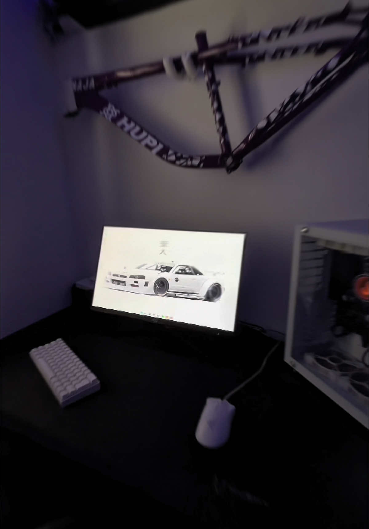 clean 😈🤍 #setup #white #pc #quarto #game 