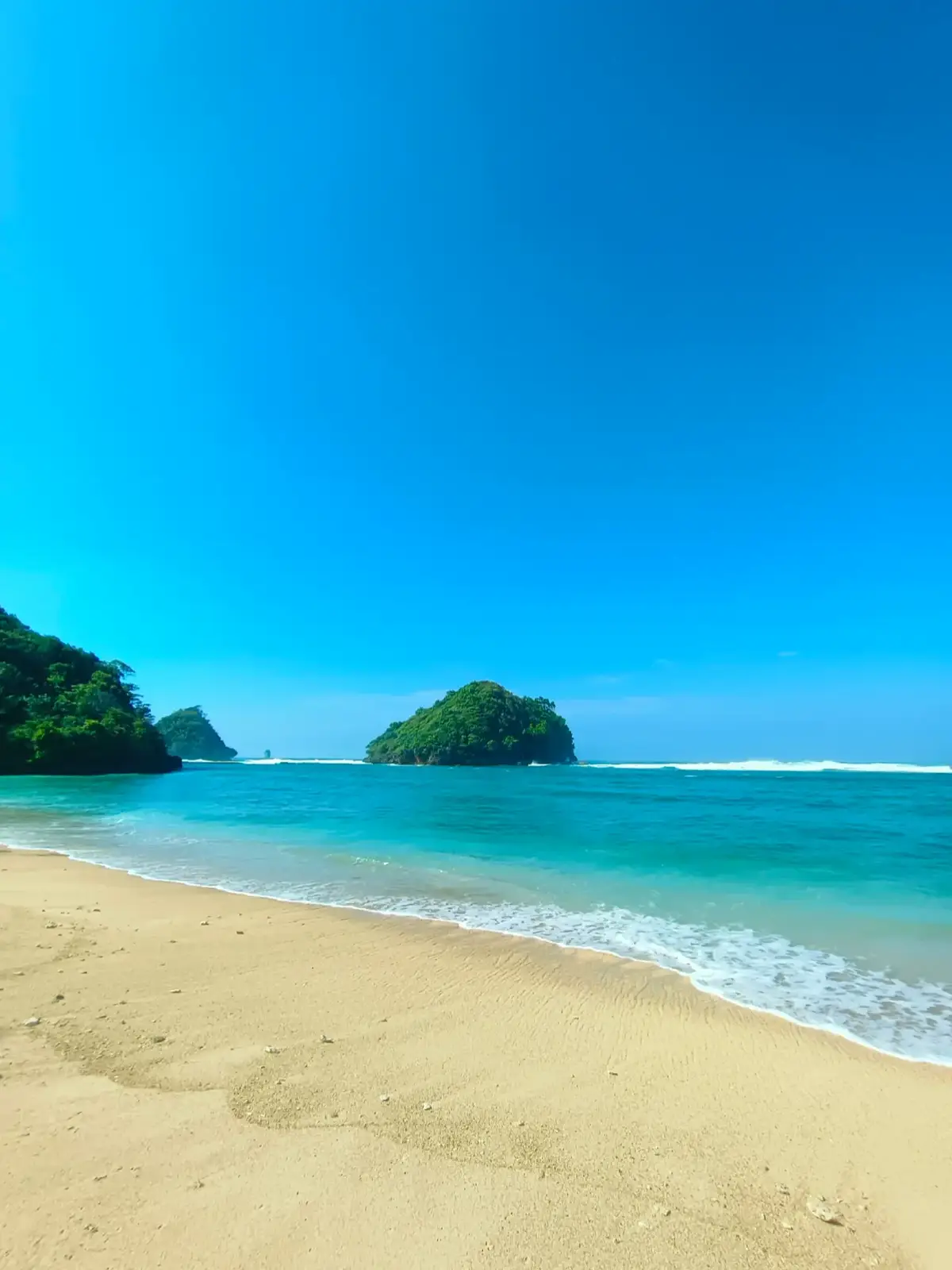 candu banget pantainya🥰🥰#pantai #malang24jam #pantaimalangselatan #pantaitigawarna #gatra #fyppppppppppppppppppppppp #4u #fyp 