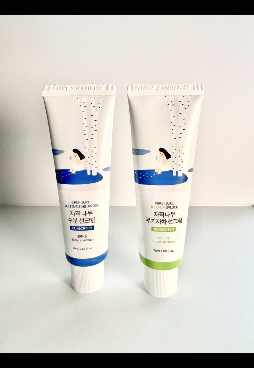 ✨Battle of the Birch Juice✨ The @ROUND LAB Moisturizing UV Block is often known as Korea’s top sunblock, but how does the new Mild-Up formula compare? Formulated for sensitive skin, this is a chemical formulation featuring zinc oxide. Although it does have an initial white cast, it faded quickly and the overall finish is similar. I’m usually a bigger fan of physical formulations, but I enjoyed this one much more than expected for my acne-prone oily skin! #koreansunscreen #sensitiveskin #sunscreen #kbeauty #acneproneskinsunscreen #ad #roundlabsunscreen #cosduck #roundlab