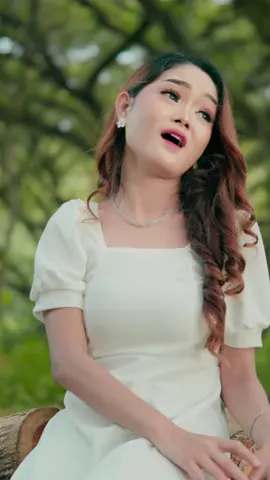 Koyo ngene yen nandang loro asmoro 🥹🤍 #safirainema #kawitaningsinawang #safirainemaofficial #dangdut #cover #trending #fyp #foryoupage 