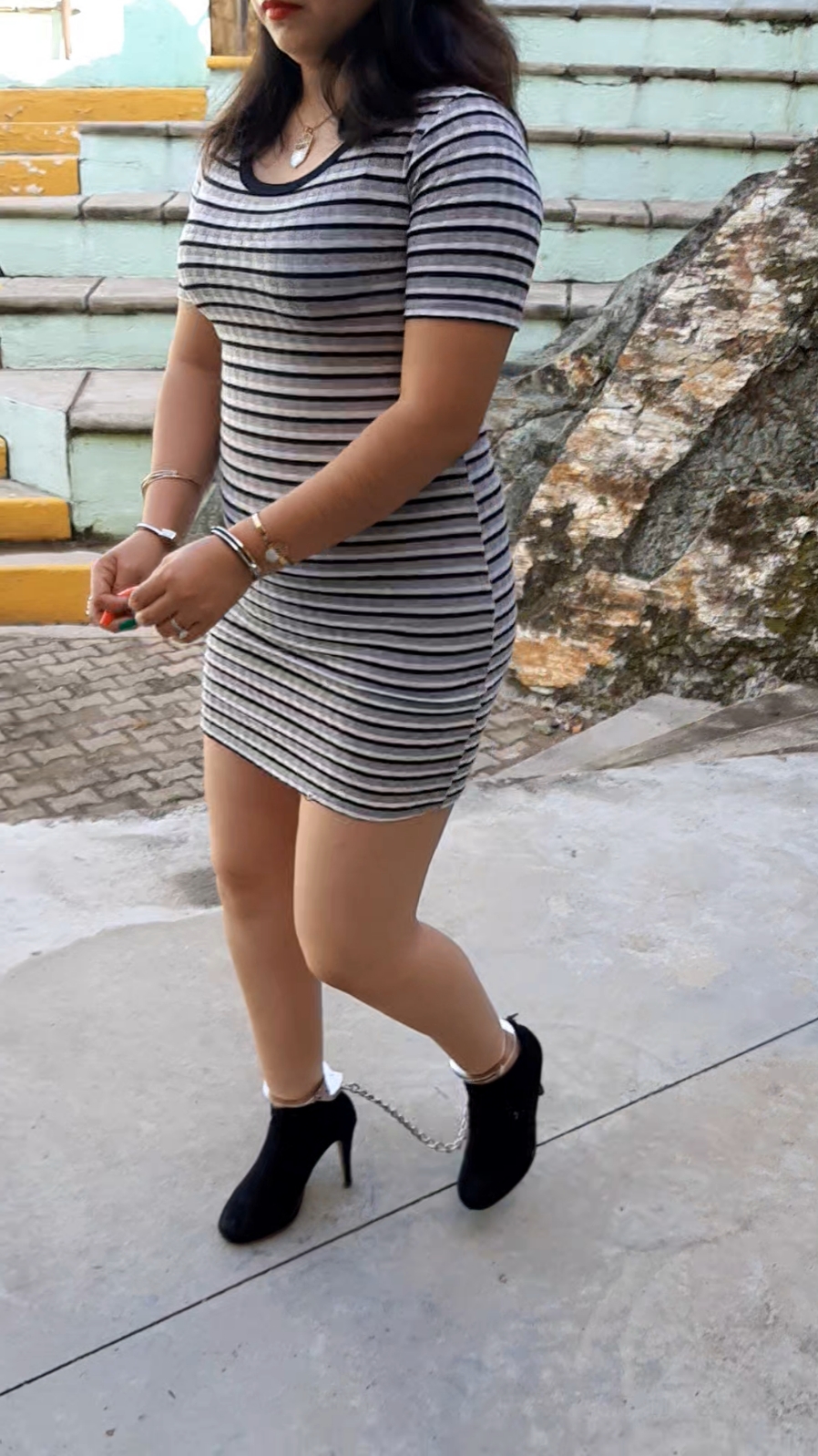 De las primeras sesiones. hermosa mañana de fotos y videos. Mañana caminando con esposas caminando esposada   @Cain'SocietyAdriana  #Mexico #HandcuffsGirl #Handcuffs #Manos #HermosasManos #Esposas #Esposada #fotografia #mexico🇲🇽 