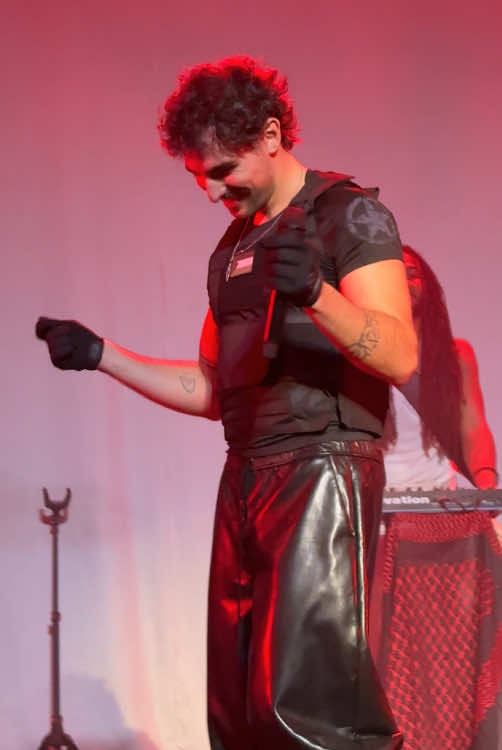 kalamantina 🍊 by saint levant - live | pt. 1  #saintlevant #kalamantina #live #nyc #new #song #mix #concert #fyp #explore #arab #fan #page @Saint Levant  