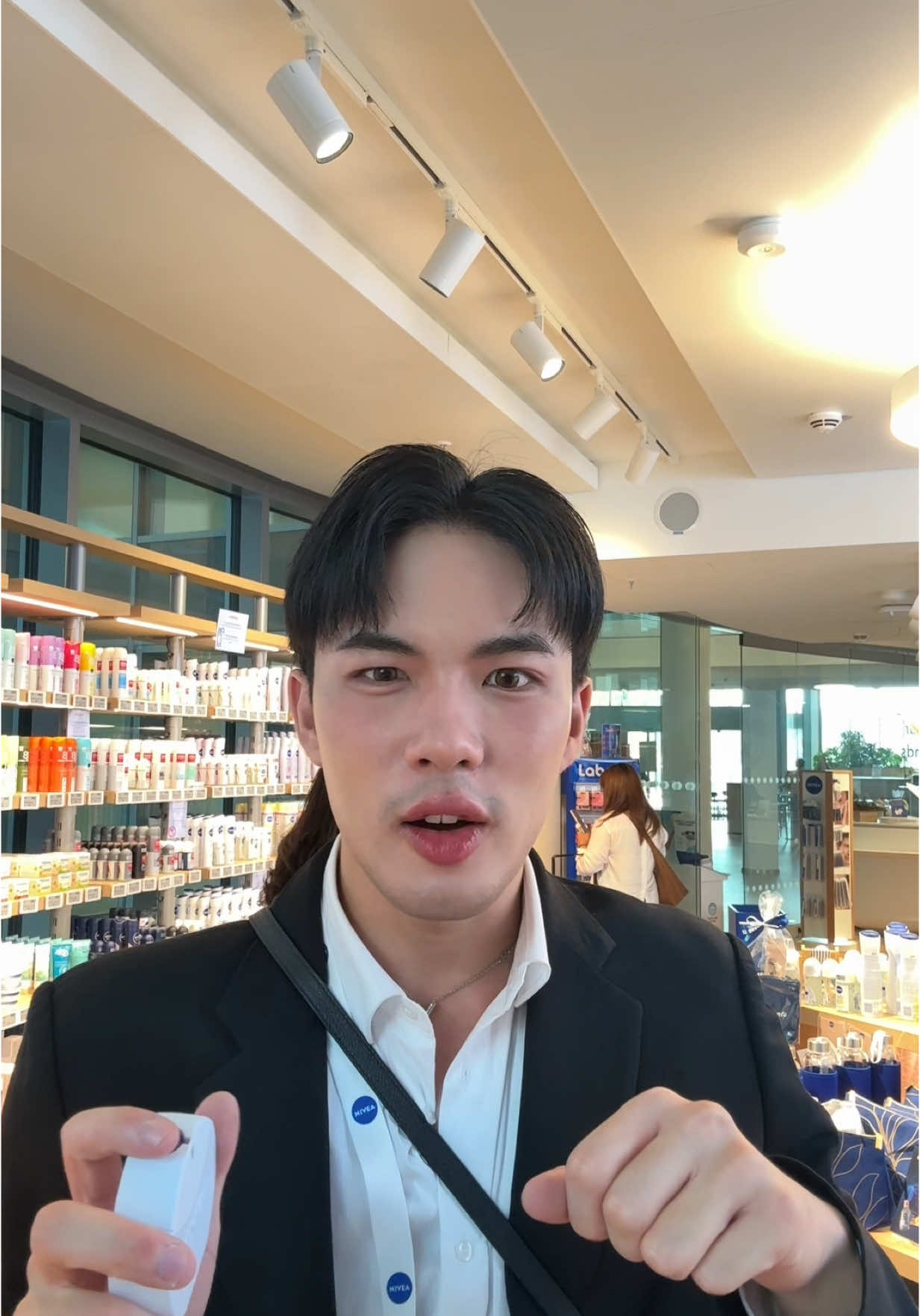 พาบุกร้านสกินแคร์พนักงาน Nivea Eucerin ที่ HQ Beiersdorf เยอรมัน!