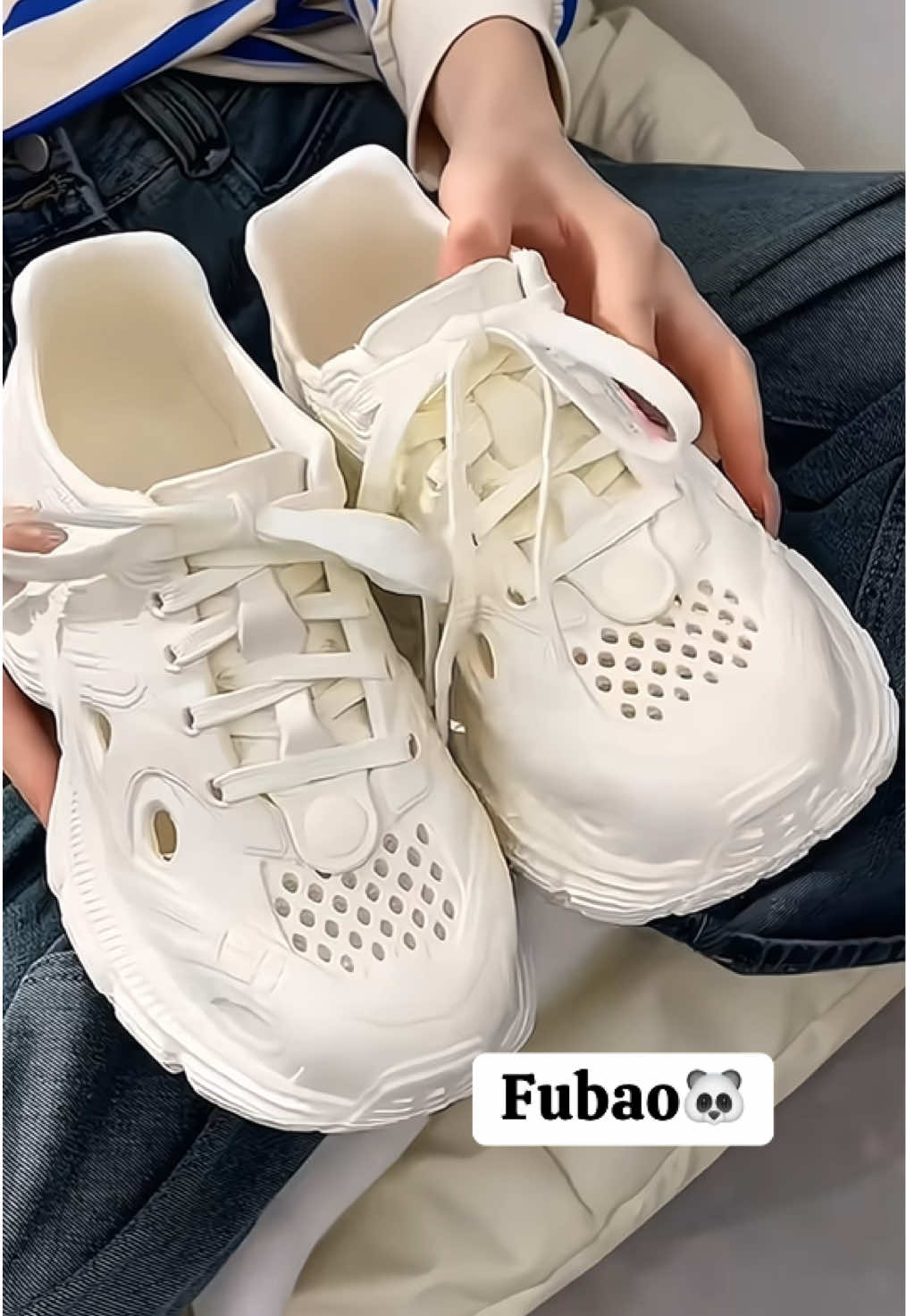 Giày thể thao sneaker nữ độn đế chất liệu nhựa Eva êm chân #giaydep #reviewgiaydep #giaythethao #giaythoangkhi #giaysneaker #giaydonde #giaynuthoitrang #giaynuhottrend #giayhottrend #xuhuongtiktok2025☘️🍀♥️ 