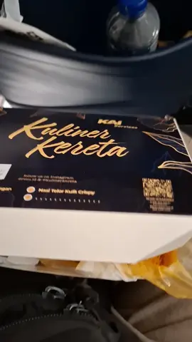 Mentahan makan nasgor parahyangan di kereta ekonomi NG  #makannasigoreng #keretaapi #kai #railfansindonesia #kaiaccess #mentahan 