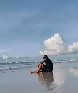 Si kasta oo aad iiga qaban weyso haatufyada ama aad iiga soo jawaabi weyso faallooyinka muhashada leh ee dareemada ku laran waxa aan nafteyda ka dhaadhicin doonaa in aad mashquul si uun utahay anna waan kusugayaa ilaa biyaha baddu kasoo fatahmaan! Waan ku kalsoonahay jaceylka aan kuu qabo iyo dareemaha igu jiro balse ii ogsoonow hal shey laabtaadana iigali in ruux dunidaan korkeeda kuu yahay ubax subax waliba sugta soo bixista cadceeda iyo helida biyo uu naftiisa ku ceshto. Geeridu waa xaqee haku illawdo intii ayaan ah ruuxdeydiiyey! #muhsindek #storyteller #somaliactor 