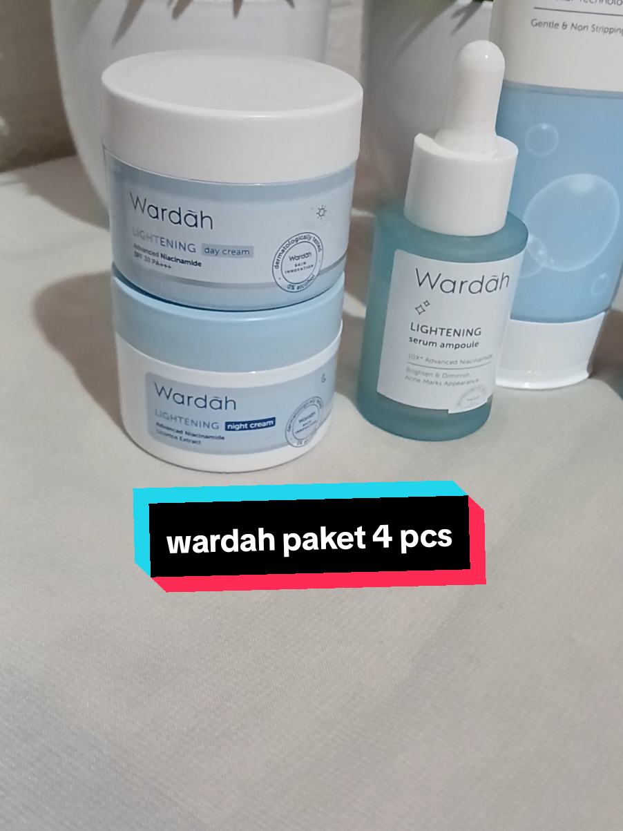 Rekomendasi wardah paket glowing isi 4 pcs woy #wardahlightening #paketwardah #paketskincare #wardah #affiliatemarketing #belanjaditiktok #belisekarang 