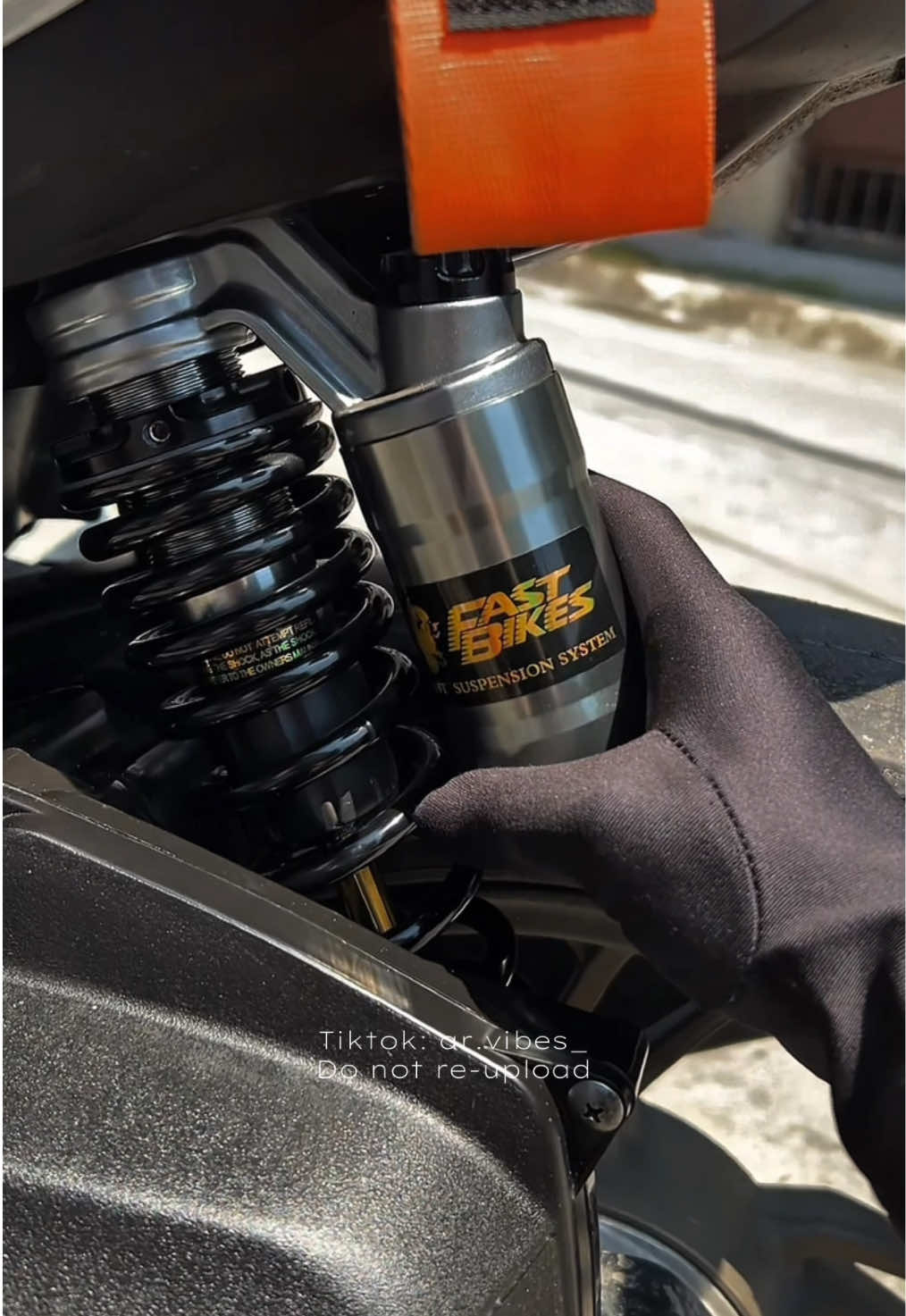 Replying to @M⭐️ fast bike shock for click adjustable #fastbike #rearshock #rearshockabsorber #motorcyclerearshockabsorber #motorcycleaccessories #rearshockfastbike 