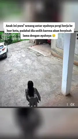 Anak ini pura² senang antar ayahnya pergi kerja ke luar kota, padahal dia sedih karena akan berpisah lama dengan ayahnya 🥲 #ayah #anak #ronanwu #fuqin 