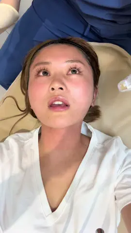 【4/24追記】 クリニックさんからご連絡いただき、 確かにクリニックさんから見ても施術が甘かったと謝罪をいただきました。 そのため再度施術をしていただきます。 その様子をまた５月中にアップさせていただきます。 なので、これ以上の施術のクオリティに対するコメントに対しては返信いたしかねます。 たくさんのコメントをありがとうございました！ １回目ということで私自体も無知だったため、 皆様からのコメントがとても勉強になりました。 ありがとうございます😊 _______ ポテンツァ施術。 激痛をわかりやすく表現するためサウンドはあえてつけず投稿します。 ポテンツァってみんな気軽にやってるものだと思ってたのに、ほんっっっっと痛かった！ 針でグサグサ刺されるような痛みで、鼻が特に激痛！ ただ効果を本当に感じられる施術でした。 #しわフィラー #ボトックス #リジュラン #LDM  #渡韓 #美容医療  #韓国美容  #韓国美容クリニック #韓国整形  #渡韓整形  #渡韓美容  #美容整形レポ  #韓国美活  #韓国美容旅   #ヒアルロン酸  #肌管理  #水光注射  #毛穴ケア   #뷰티여행　#피부관리  #성형 #ポテンツァ