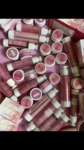 pinkpinkpink🎀🌸💖💗💕💘 #fyppppppppppppppppppppppp #fotolivetiktok #skincare @ZIENVI BEAUTY @OWNER ZIENVI @Zienvi entertainment 