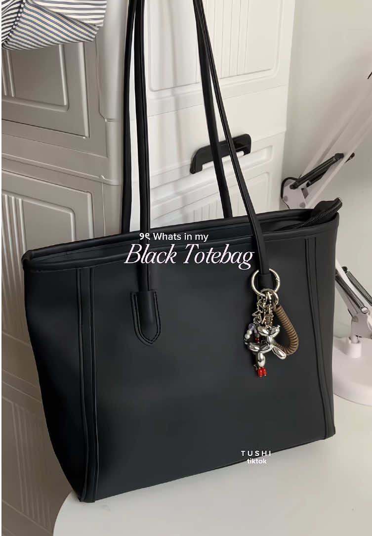 All you need is just a black totebag ⋆💌˙⟡ #totebag #totebagaesthetic #totebagmurah #shoulderbag #handbagmurah #handbagwanita #whatsinmybag 