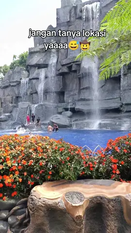 pengen renang, tapi kok menggigil, hhh #santerradelafonte #santerrapujon #pujonbatumalang #cangar #payungbatu #tiktokgo #foryoupage #yanglagitrend 