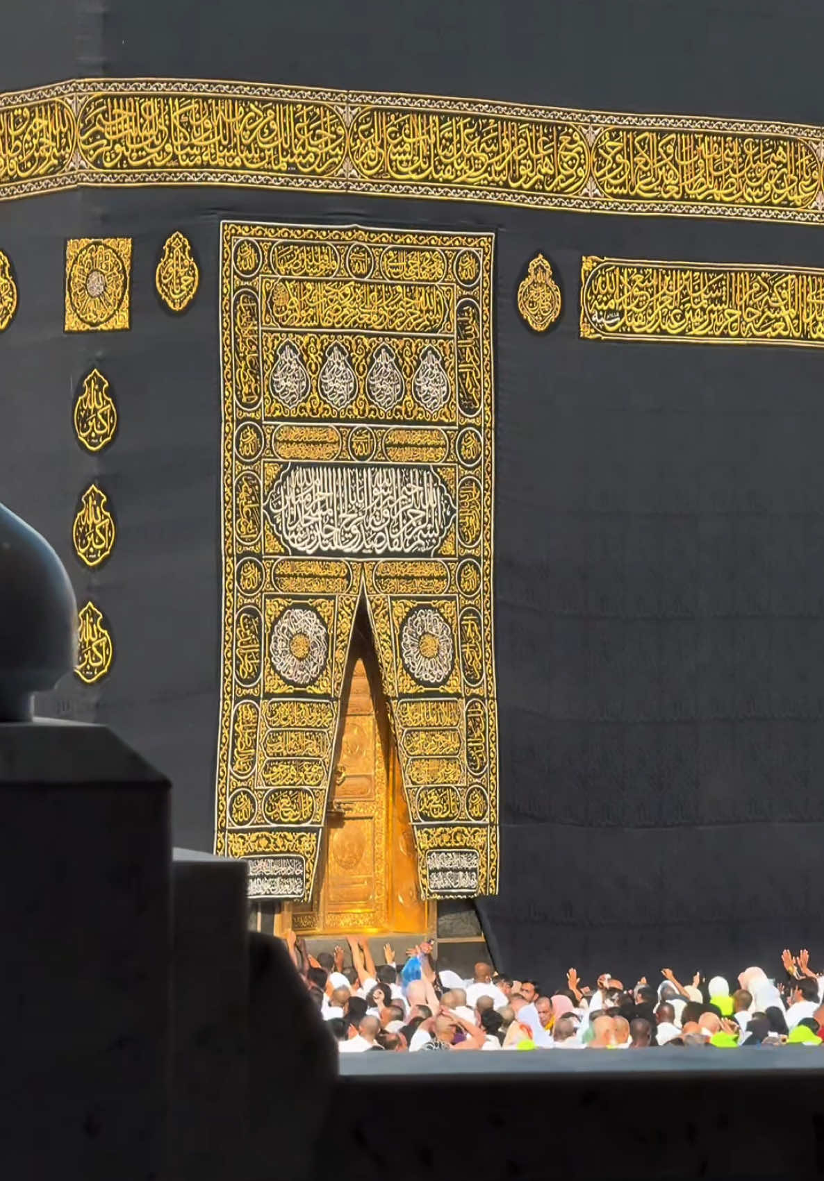 ‏﷽  ‏ (إنَّ اللَّهَ وَ مَلَائِكَتَهُ يُصَلُّونَ عَلى النَّبِيِّ يَا أَيُّهَا الَّذِينَ آَمَنُوا صَلُّوا عَلَيْهِ و سَلِّمُوا تَسْليمًا) ‏⁧‫#يوم_الجمعة