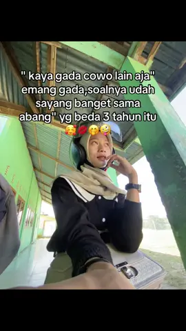kalau abang selingkuh adek juga bisa kok bg semua tergantung abang aja gmna sama adek🥰🤣🤣#bercanda #fyp #punyakamu 