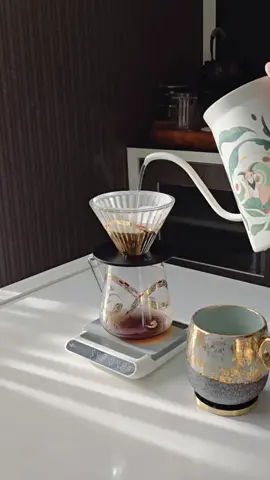 ☕️Pour-over mornings, slow and intentional. #mhw3bomber #pourovercoffee #coffeelover #coffeetime #coffeeshop #coffeedaily #coffeetiktok #coffeedripper 