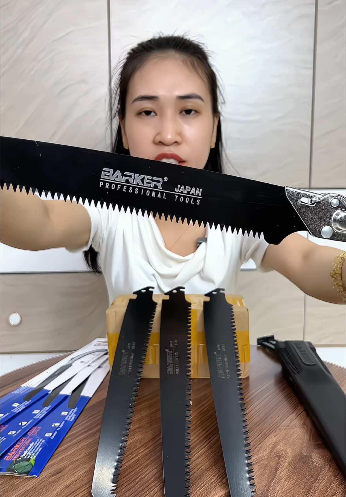 Combo cưa barker và 3 lưỡi cưa dùng cưa cây, cưa gỗ, cưa cây kiểng,…. #cưa #cuabarker #cuacamtay #cuacamtaynhatban #dungculamvuon #dungcucattia #nhung1m45 