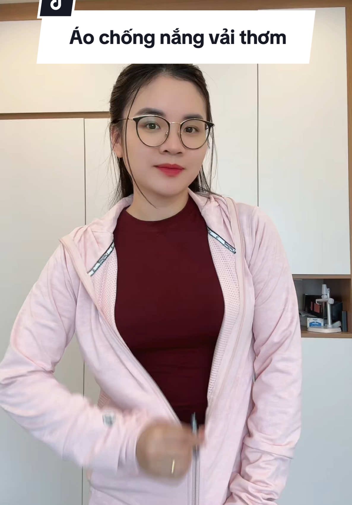 Áo chống nắng Laroma thơm cực các bà ơi. Mùa hè mặc dễ ra mồ hôi thì em áo này cân tất. Thơm hơn nước xả vải #mepepssi #aochongnang #aochongnang2lop #aochongtiauv #aodinang #laroma 