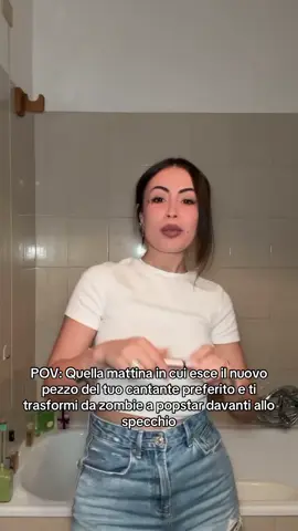 La verità è che @Ultimo ha pubblicato una nuova canzone e io sto vivendo il mio videoclip... in bagno... con un mascara come microfono