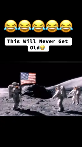 Watch Till The End🤣 #funny #laugh #fun #moon #moonwalk #fyp #fypシ 