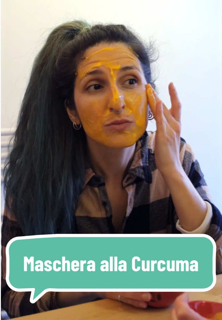Sei stanc* delle solite maschere nere viste e riviste? La rivoluzione parte dal giallo dorato della curcuma 🌞 Con La Stria, non rincorri i trend: li semini tu. 👩‍🔬 Ecco la ricetta per una maschera viso illuminante e naturale: -1 cucchiaio di yogurt di soia -½ cucchiaino di curcuma in polvere -1 cucchiaino di succo di limone 💛 Mescola tutto, applica su viso pulito e lascia in posa 10 minuti. Risciacqua bene (la curcuma colora!), e senti subito la pelle più luminosa e uniforme. 🧪 Benefici: -Curcuma: anti-infiammatoria, riduce rossori e imperfezioni -Yogurt di soia: idratante e lenitivo -Limone: illumina e tonifica ✨ Puoi conservarla in frigo per 2-3 giorni in un barattolino chiuso. Se vuoi altri contenuti come questo, seguici per ricette ribelli di bellezza e natura. La tua pelle ringrazia, e la Terra pure 🌍 Unisciti alla nostra community su: lastria.eu #mascheraviso  #cosmeticinaturali  #Autoproduzione  #skincarenaturale  #mascherafaidate  #curcuma  #skincarevegan  #cosmeticifaidate  #routinerebelle  #lastriatips  #rebelbeauty  #diycosmetics  #greenbeauty  #slowbeauty  #naturalskincare  #LaStria  #LaStriaRebelFarming #VitaDaStria  #CoseDaStria  #RebelFarming @Cris - La Aggiusta Spiriti @illogicomio 