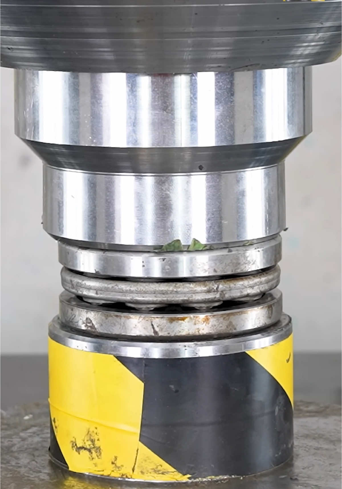 #satisfyingvideos #oddlysatisfying #crush #asmr #hydraulicpress 