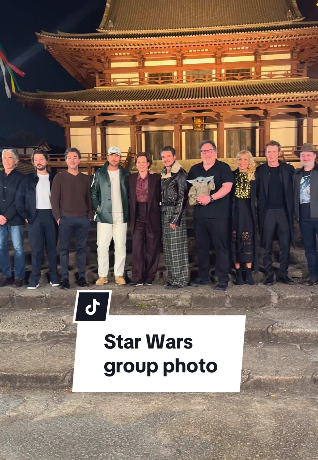 How many #StarWars greats can we fit in one photo? 😍 #starwarsfan #starwarstiktok #starwarscelebration #tokyo #pedropascal #ryangosling 