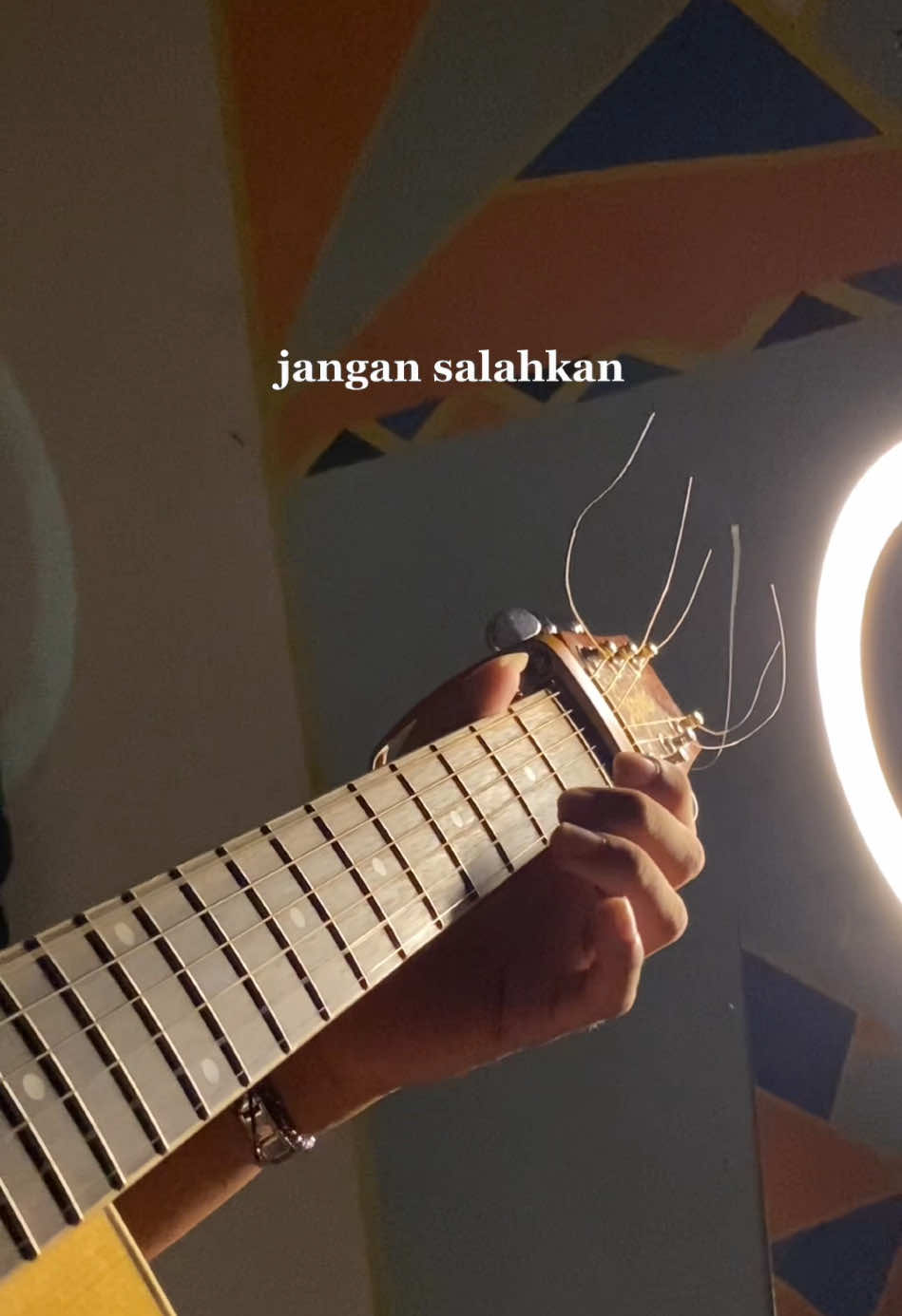 Mangu - @fourtwntymusic  #coverlagu #mangu #cover #gitar #gitarcover #liriklagu #fourtwenty #melody #melody #VoiceEffects #fypシ゚ #covergitar 